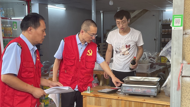 浦江農(nóng)批市場(chǎng)開展“亮出黨員身份，引領(lǐng)誠信經(jīng)營”主題黨日活動(dòng)